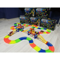  Детская гоночная трасса Magic Tracks на 360 деталей с машинкой. Светящийся гоночный трек-конструктор.